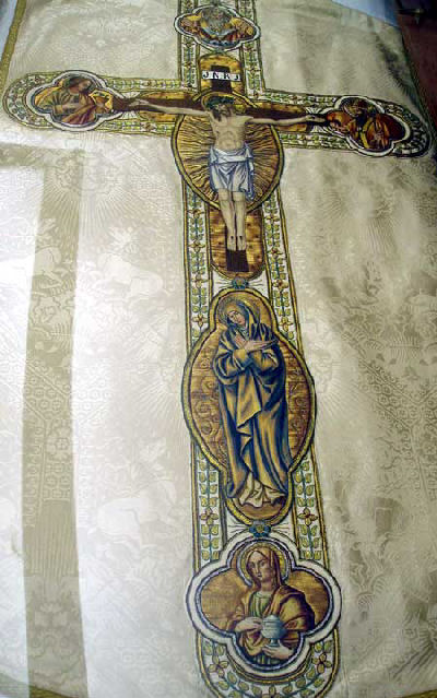 Chasuble with hand-embroidered Crucifixion scene