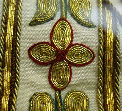 Chasuble with hand-embroidered Crucifixion scene - goldwork embellishment
