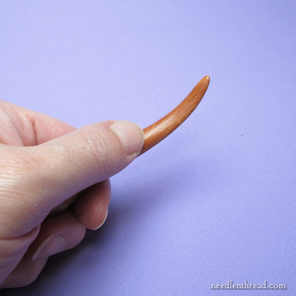 Aficot needlework tool