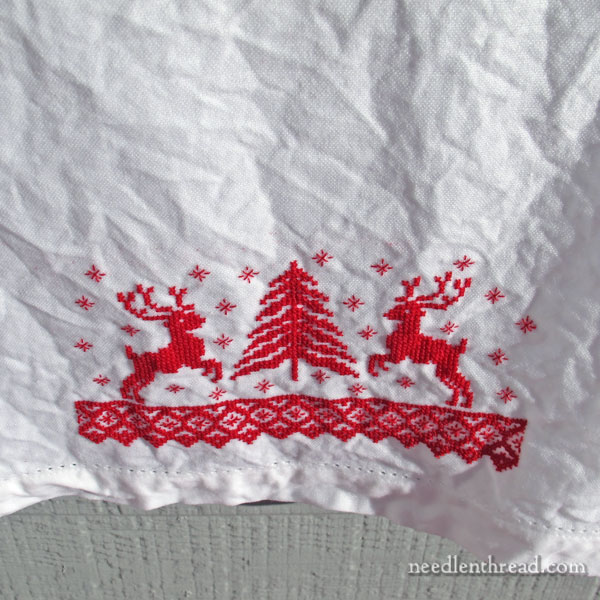 Christmas stitching pattern: deer and tree