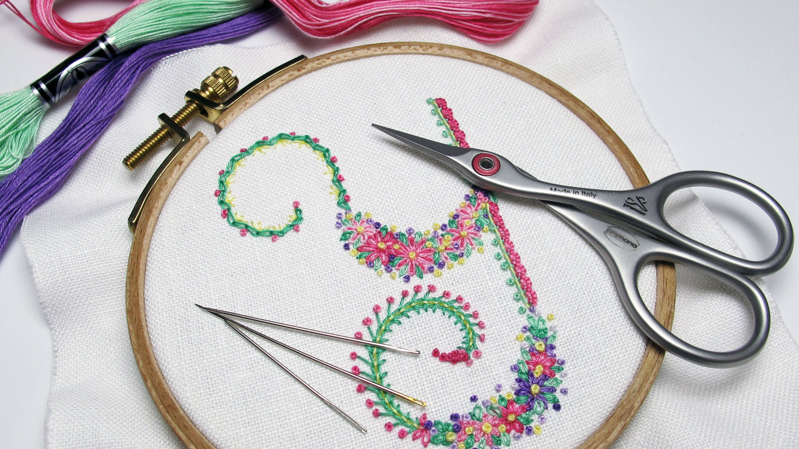 How to Thread a Needle for Embroidery - Makenstitch