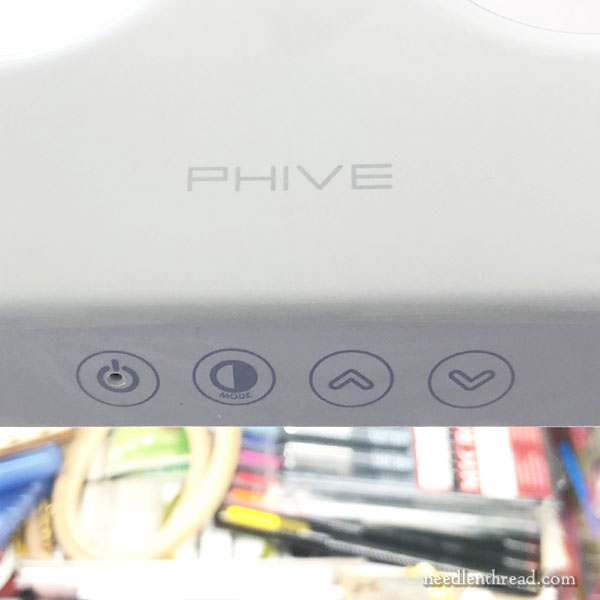 Wide task light for work spaces and embroidery frames
