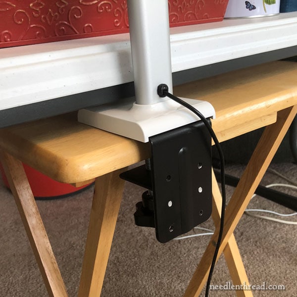 Wide task light for work spaces and embroidery frames