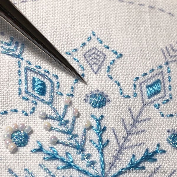 A Ver a Soie Metallics and Satin Stitch