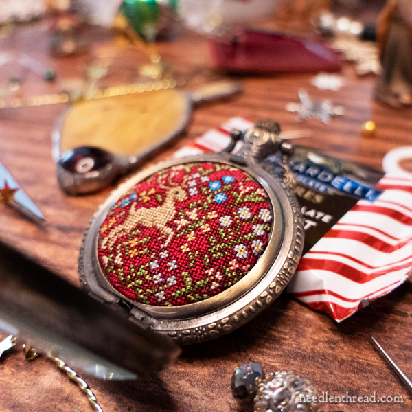 Christmas 2019 tie-up - Eye-Spy Christmas puzzle