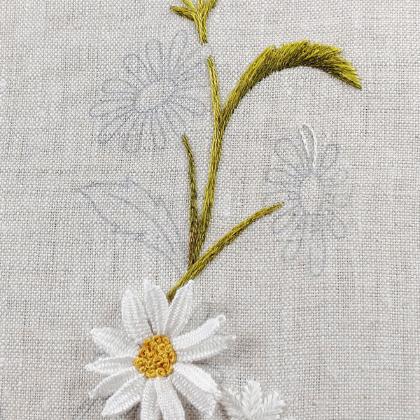 How to embroider daisies, part 3: stems, leaves, and more