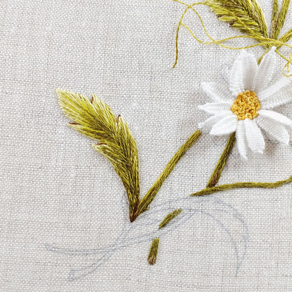 How to embroider daisies, part 3: stems, leaves, and more