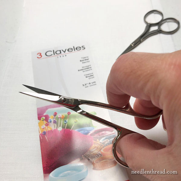 3 claveles hand embroidery scissors