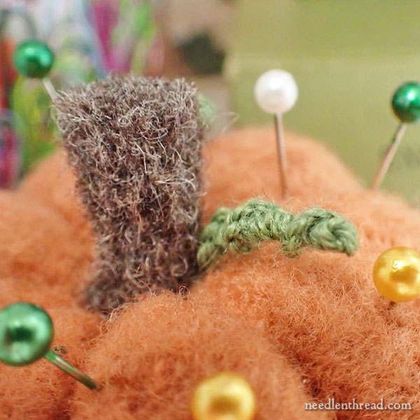 https://www.needlenthread.com/wp-content/uploads/2023/09/needle-felted-pumpkin-02.jpg